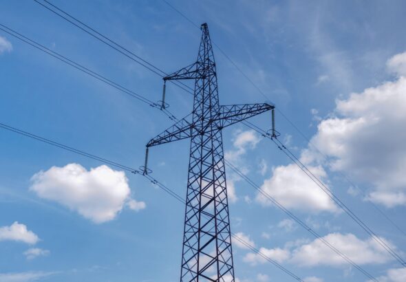 Elektrárenská prenosová linka, ktorá má zmeniť newyorskú sieť, naráža na prekážky