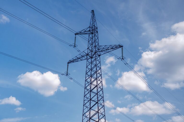 Elektrárenská prenosová linka, ktorá má zmeniť newyorskú sieť, naráža na prekážky
