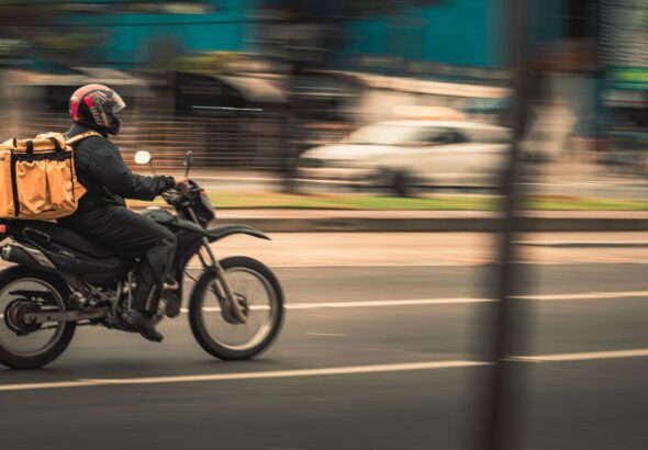 Uber Eats lákajú zákazníkov: Zľavové kódy prinášajú úspory na rozvozoch jedla