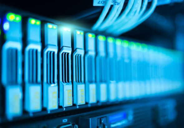 AI žerie elektrinu: Ako znížiť jej vplyv na životné prostredie?