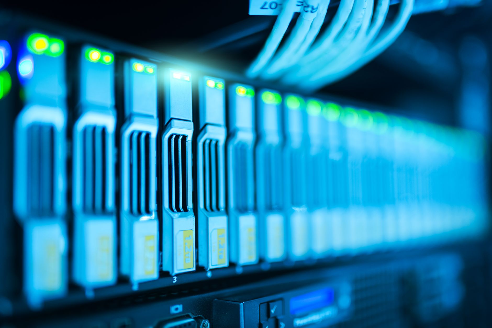 AI žerie elektrinu: Ako znížiť jej vplyv na životné prostredie?