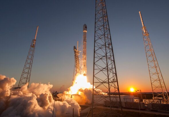 Rekord potvrdený: SpaceX vypustila dve rakety Falcon 9 len 38 minút po sebe