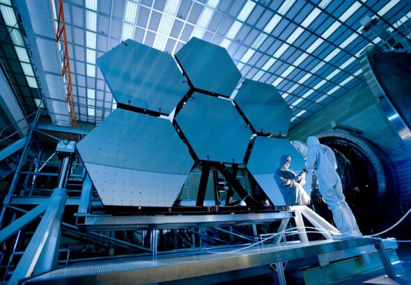 JWST odhalil: Rané galaxie môžu byť až 4-krát hmotnejšie, než sme si mysleli