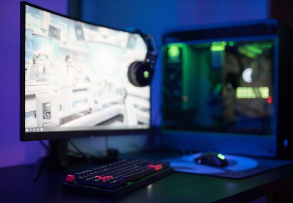 Asus ROG Swift OLED s RGB pruhom: Nový kráľ jasnosti