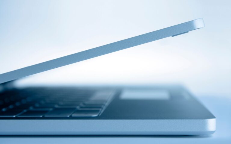 Lenovo predstavuje koncept Project AeroBlade: tenký notebook bez ventilátora s revolučným chladením