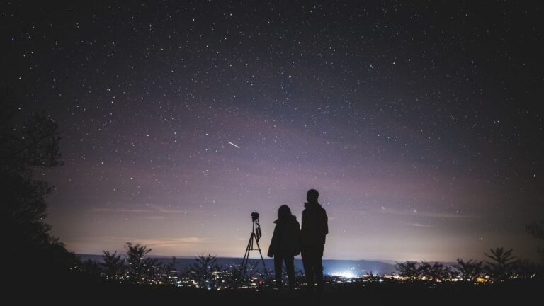 Jesenná obloha láka: Pozorujte galaxiu Androméda aj prvý supermesiac