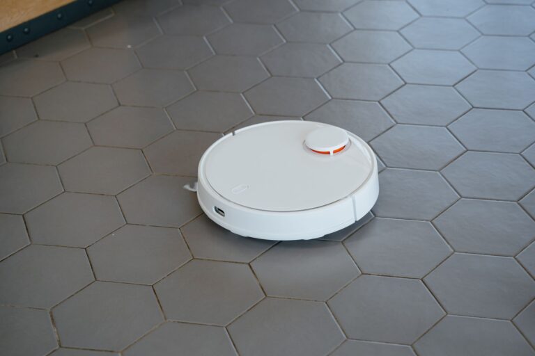 Najlepšie robotické vysávače 2026: Testovali sme Shark, Eufy a Roborock