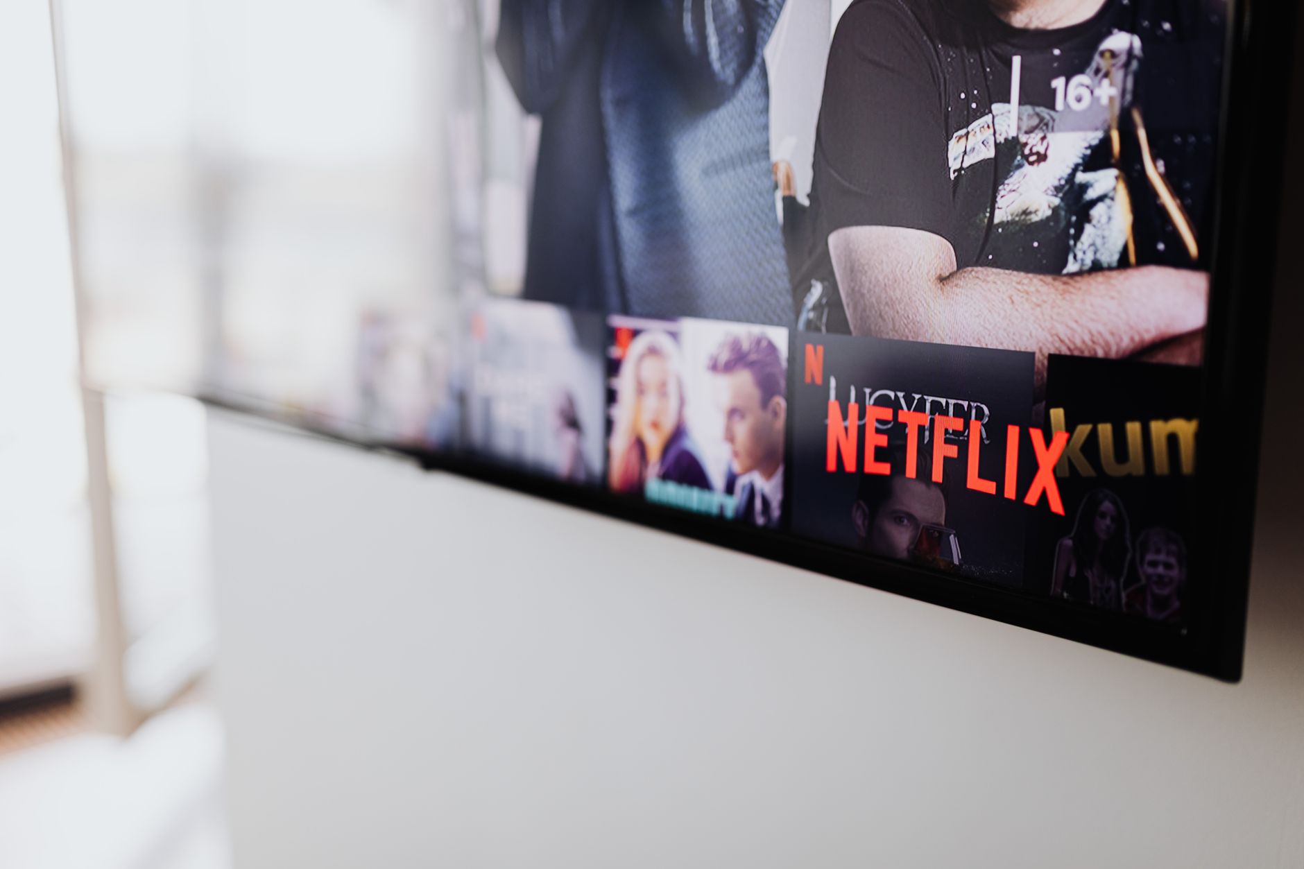Slováci míňajú na predplatné len pár eur, no ročne z toho môže byť nový televízor