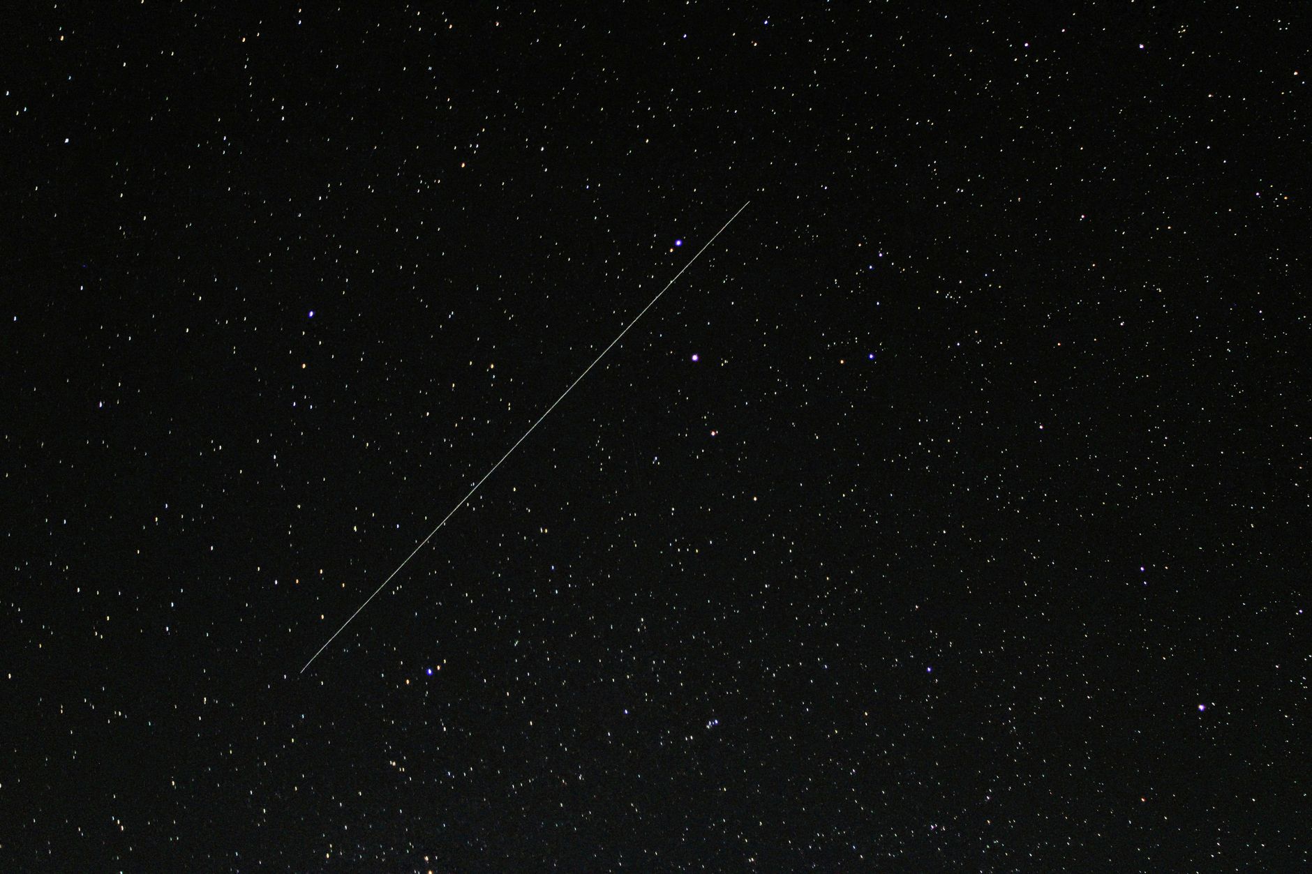 Vzorky z asteroidu Bennu odhalili tajomstvo staré 4,5 miliardy rokov